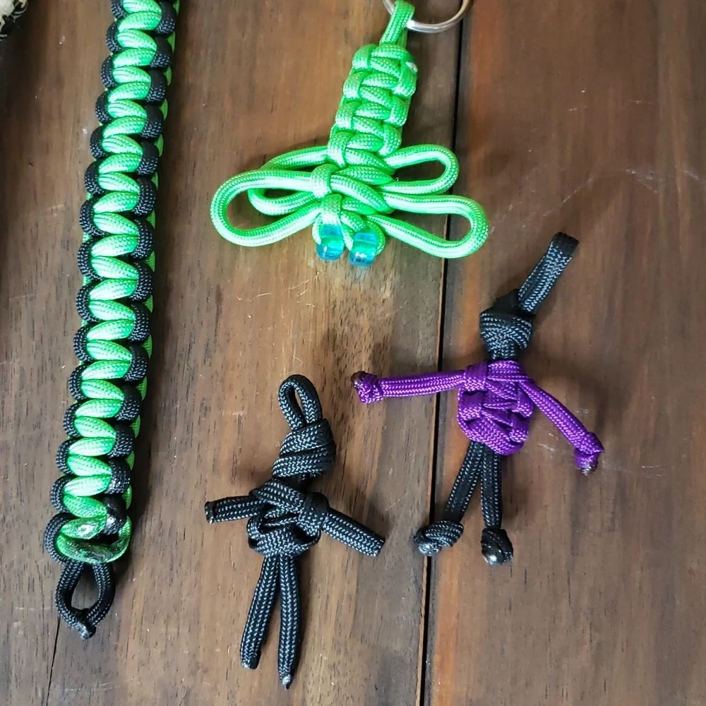 Bundle Handmade Paracord Woven Bracelest & Keychains